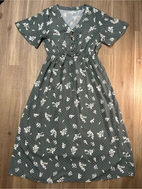 Midi Dress with Floral Print and Button Front - Green